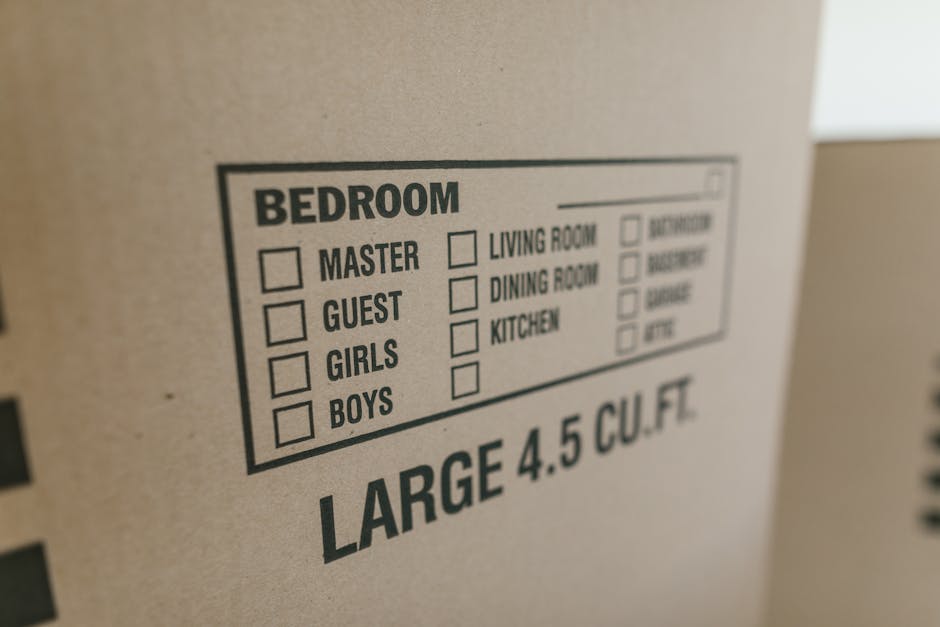 Label on a cardboard box showing room types for moving, large 4.5 cu ft size.
